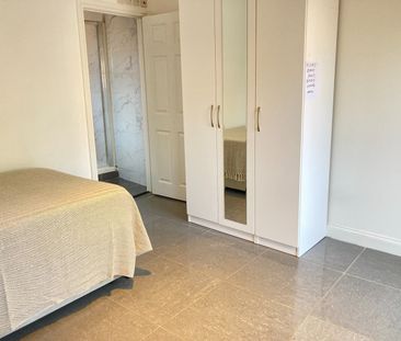 Studio Flat, Very Near Maple Grove Area, W5 - Photo 1