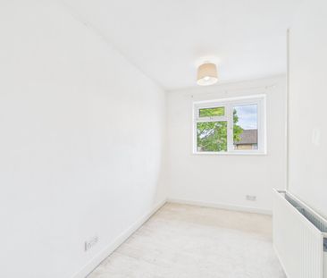 3 bedroom House in Moordale Avenue, Bracknell - Photo 6