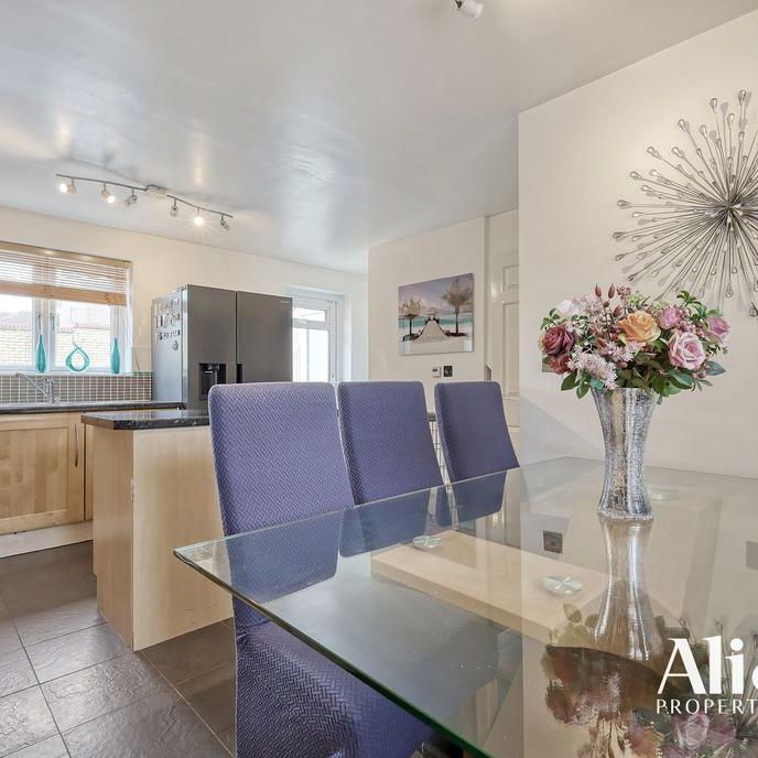 1 bedroom in a house share to rent - Photo 1