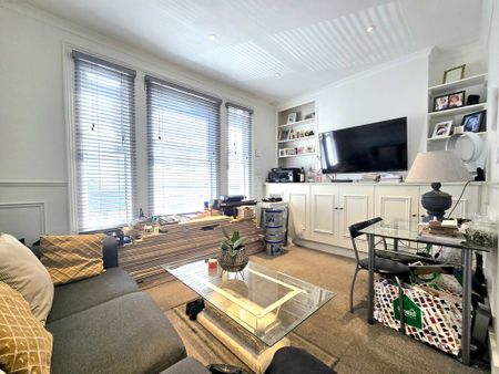 1 Bedroom Apartment, Greyhound Road, London - Photo 3