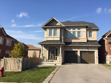 For Lease - 1043 Stuffles Crescent, Newmarket, Ontario - Photo 2
