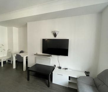 1 Bed Flat, Burne Jones House, B2 - Photo 2