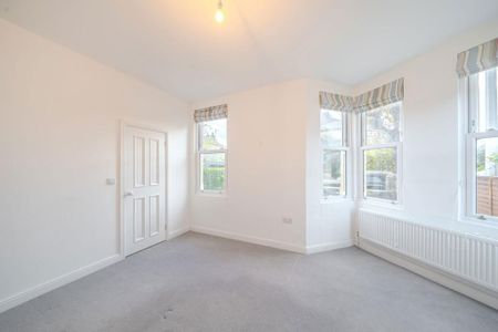 3 bedroom flat to rent - Photo 5