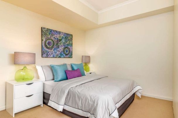 Modern security apartment in the prestigious 'Paddington Green' - Photo 1