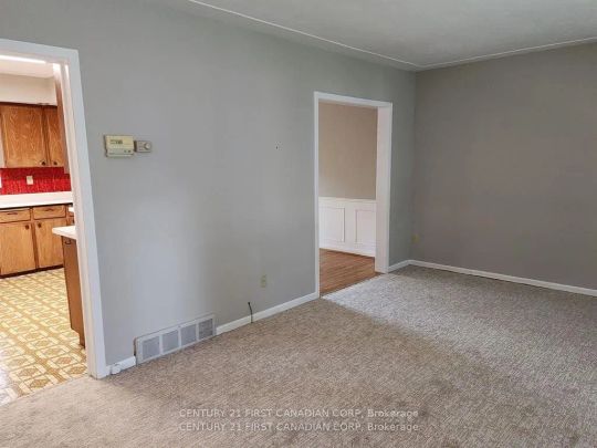 711 Algoma Avenue #Main level - Photo 1