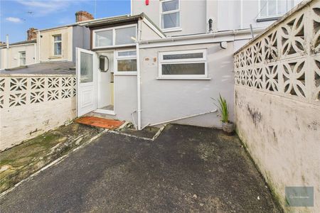 Glenmore Avenue, Stoke, Plymouth, Devon, PL2 - Photo 2