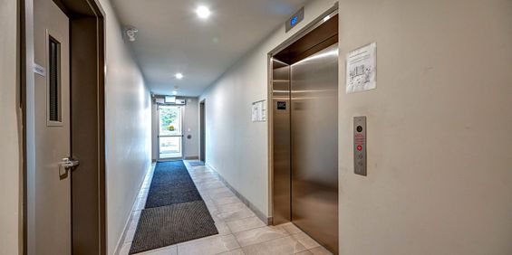 Superbe Unité De Coin Très Lumineux Au 4iem étages Ascenseur ! - Photo 3