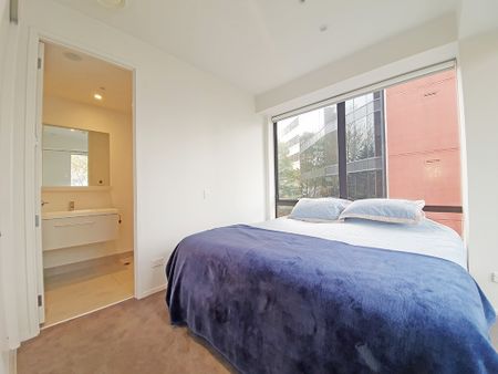 Upmarket Furnished Apartment with Carpark - Photo 3