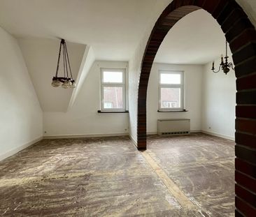 Wohnen mit Altbauflair! Helle 2,5-Zimmerwohnung mit hohen Decken in... - Photo 2