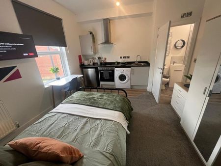 1 bedroom in a house share to rent - Photo 4