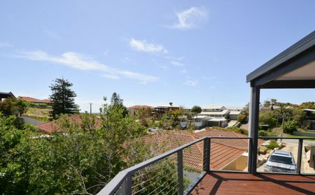 Coastal 2 bedroom, 2 bathroom Home - Photo 5