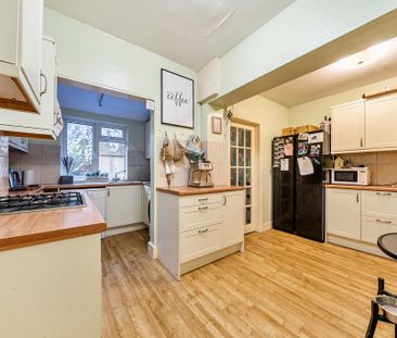 4 bedroom semi-detached house to rent - Photo 6