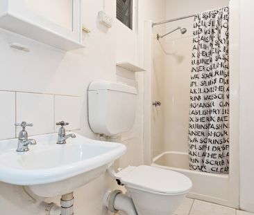 One bedroom unit in a great location - Photo 2