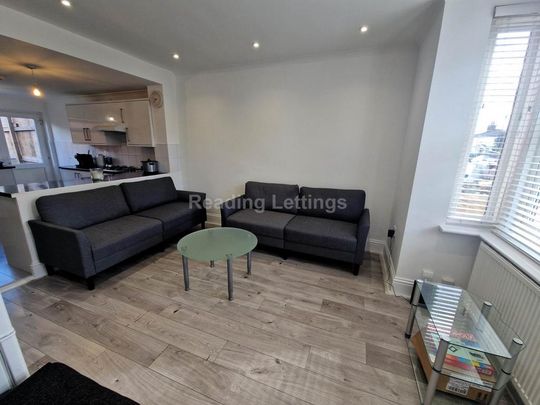 8 bedroom semi-detached house to rent - Photo 1