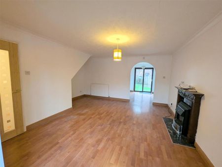 3 bedroom detached house to rent - Photo 2