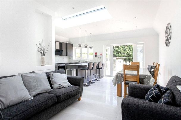 1 bedroom in a house share to rent - Photo 1