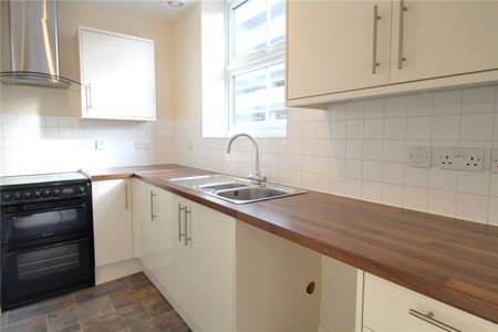 Union Terrace, Aldershot, GU11 - Photo 3