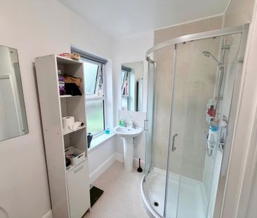 1 bedroom in a house share to rent - Photo 6