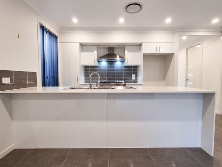 Bright Home - Photo 2