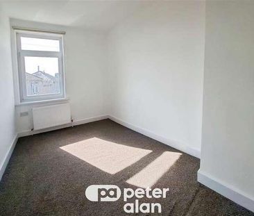 St Leger Crescent, St. Thomas, Swansea, SA1 - Photo 4