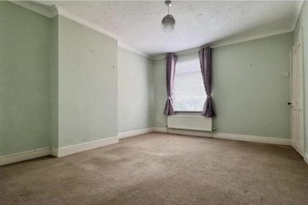4 bedroom semi-detached house to rent - Photo 3