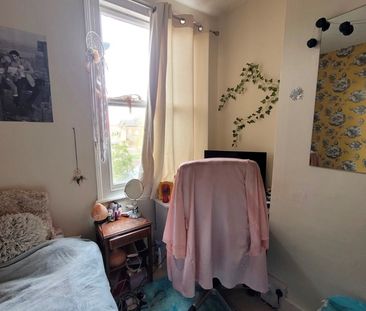3 Bed Terraced House, Lainson Street, SW18 - Photo 6