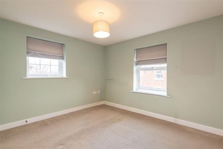 4 bed House - Detached To Let - Photo 3