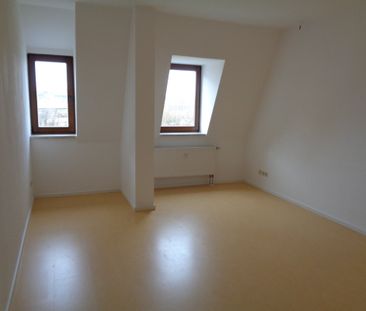 IDEAL - ***Dachgeschosswohnung mit Außenstellplatz*** - Photo 5