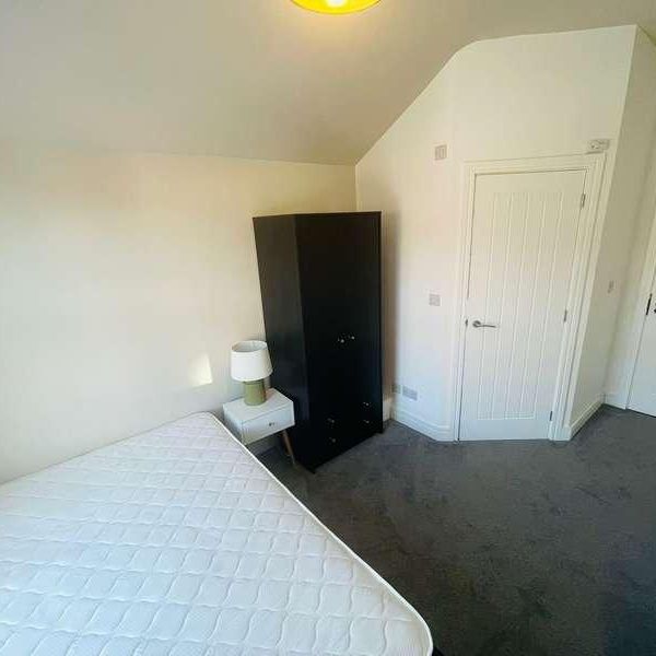 Broughton Avenue, DN5 - Photo 1