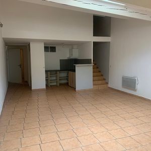 Location Appartement 3 pièces 76m² LA ROQUEBRUSSANNE 83136 - Photo 1