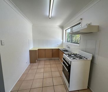 REFURBISHED ONE BEDROOM UNIT - GAS INCLUDED! - Photo 3