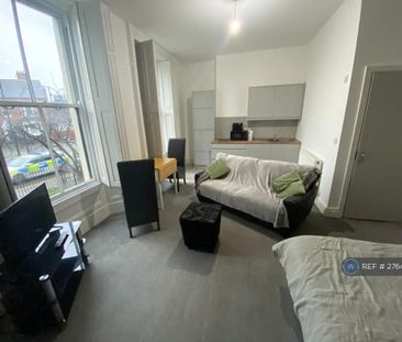 1 bedroom in a house share to rent - Photo 1