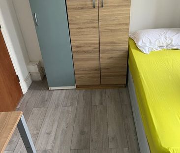 Room in a Shared House, Gaysham Avenue, IG2 - Photo 2