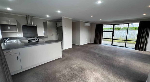 THREE BEDROOM HOUSE- TERRACE END - Photo 1