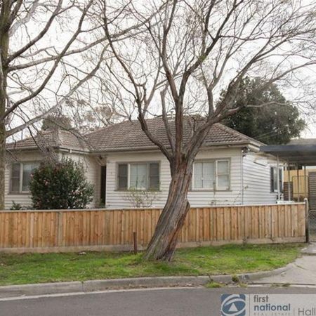 LOVELY FAMILY HOME - Photo 4