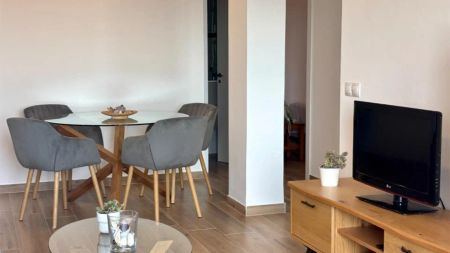 Piso de alquiler en Calle Héroe de Sostoa, 196, La Luz - El Torcal - Photo 2