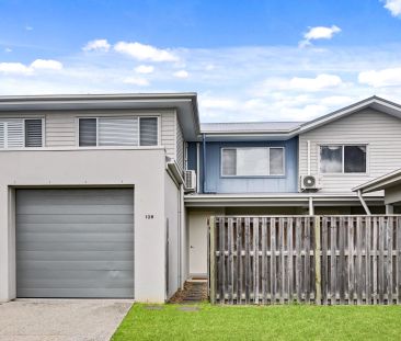 126 Paradise Circuit, - Photo 1