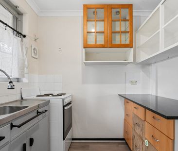 First Floor Apartment - Photo 6