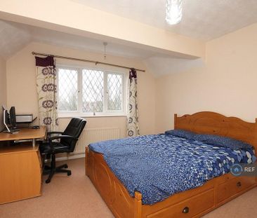 4 bedroom detached house to rent - Photo 6