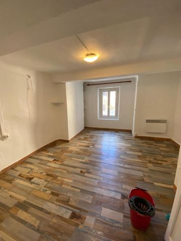 Location Appartement 3 pièces 47m² ST MAXIMIN LA STE BAUME 83470 - Photo 2