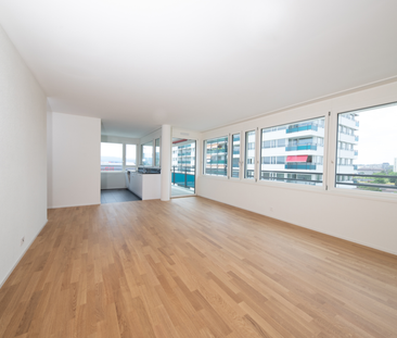 moderne 2.5 - Zimmerwohnung im 9. Stock - Photo 2