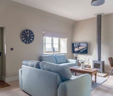 2 bedroom barn conversion to rent - Photo 1