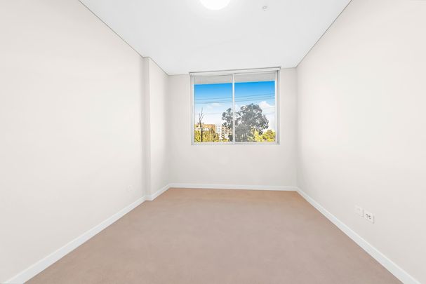 Modern 2 bedroom apartment close to amenities for lease - Photo 1