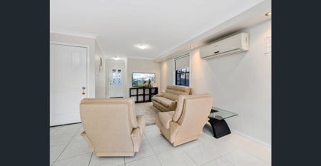 Modern Contemporary Townhouse - Photo 3