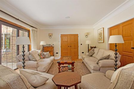 5 bedroom detached house to rent - Photo 2