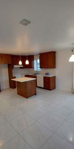 4 1/2 Spacieux, à 10min du métro, LIBRE - Photo 3