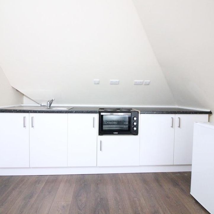 Hatton Road, Feltham - Photo 1