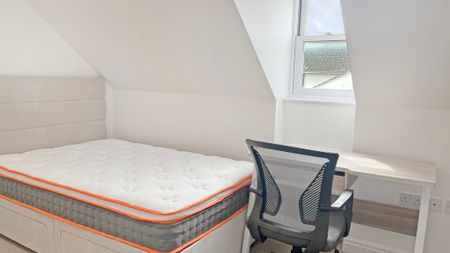 6 Bed Student Accommodation - Photo 2