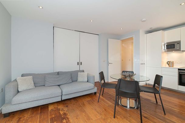 3 Bed Flat, Peter St, W1F - Photo 1