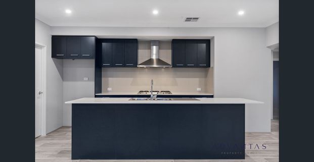 Modern, Spacious & Ready to Impress - Designer Home in Baldivis! - Photo 1